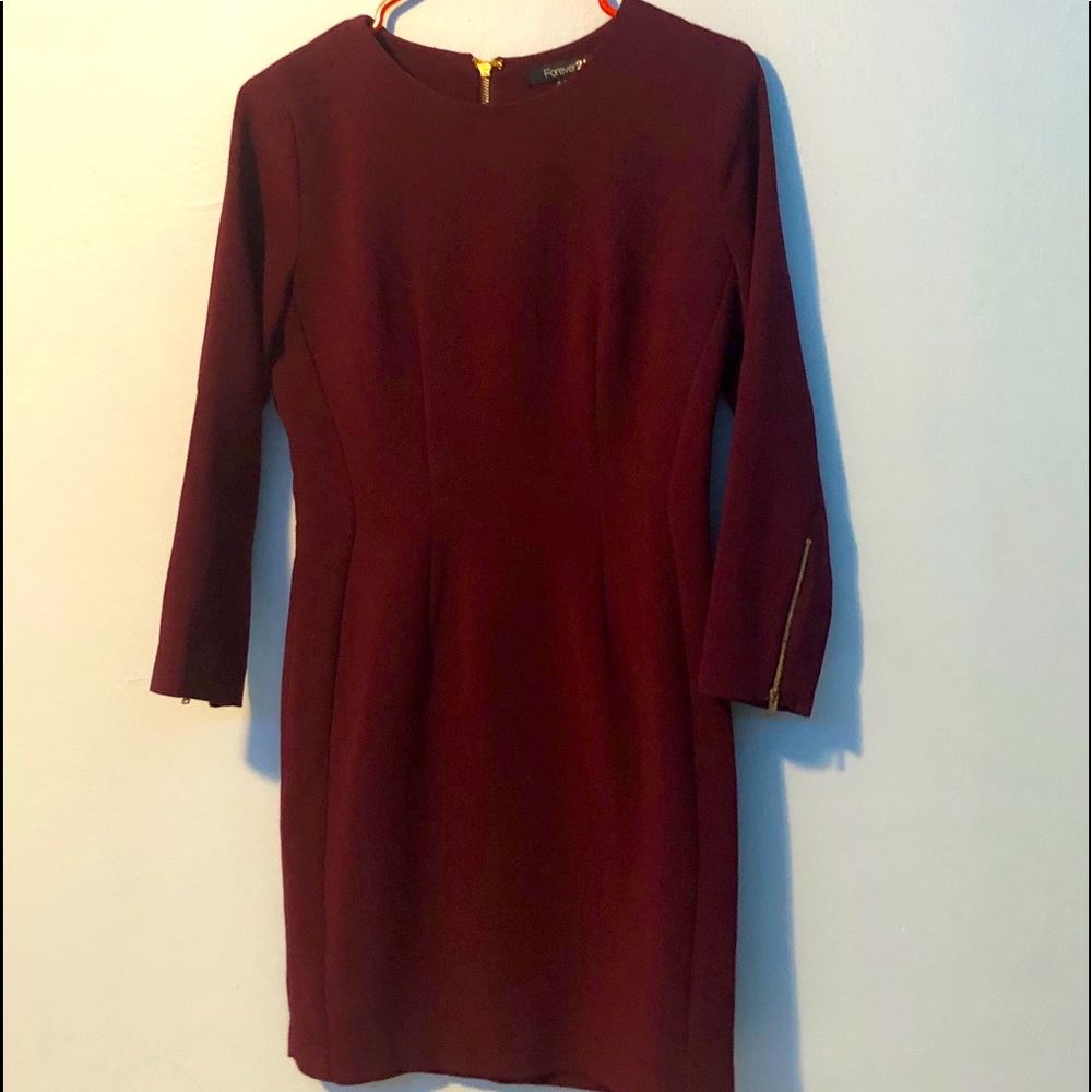 Slim burgundy mini dress w sleeves